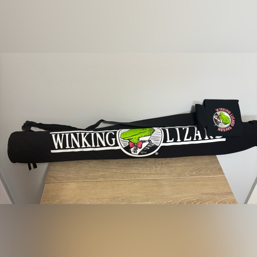 Golf bag Beer Sleeve Cooler, Winking Lizard, adjustable strap. New, no tags